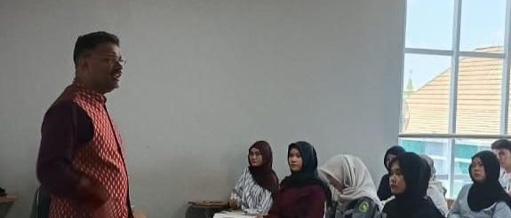 Prof Arun Lecturing